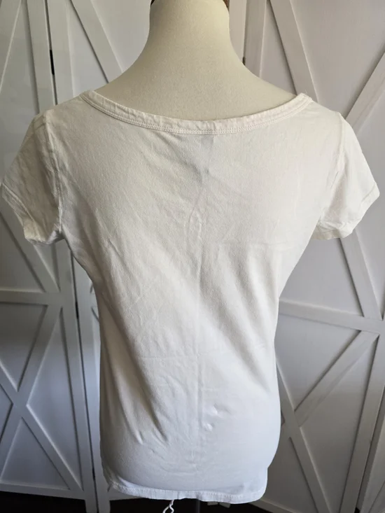 Bisou Bisou Fashionista Girl Illustration in a Cream & Black Color Scoop Neck - Picture 6 of 8